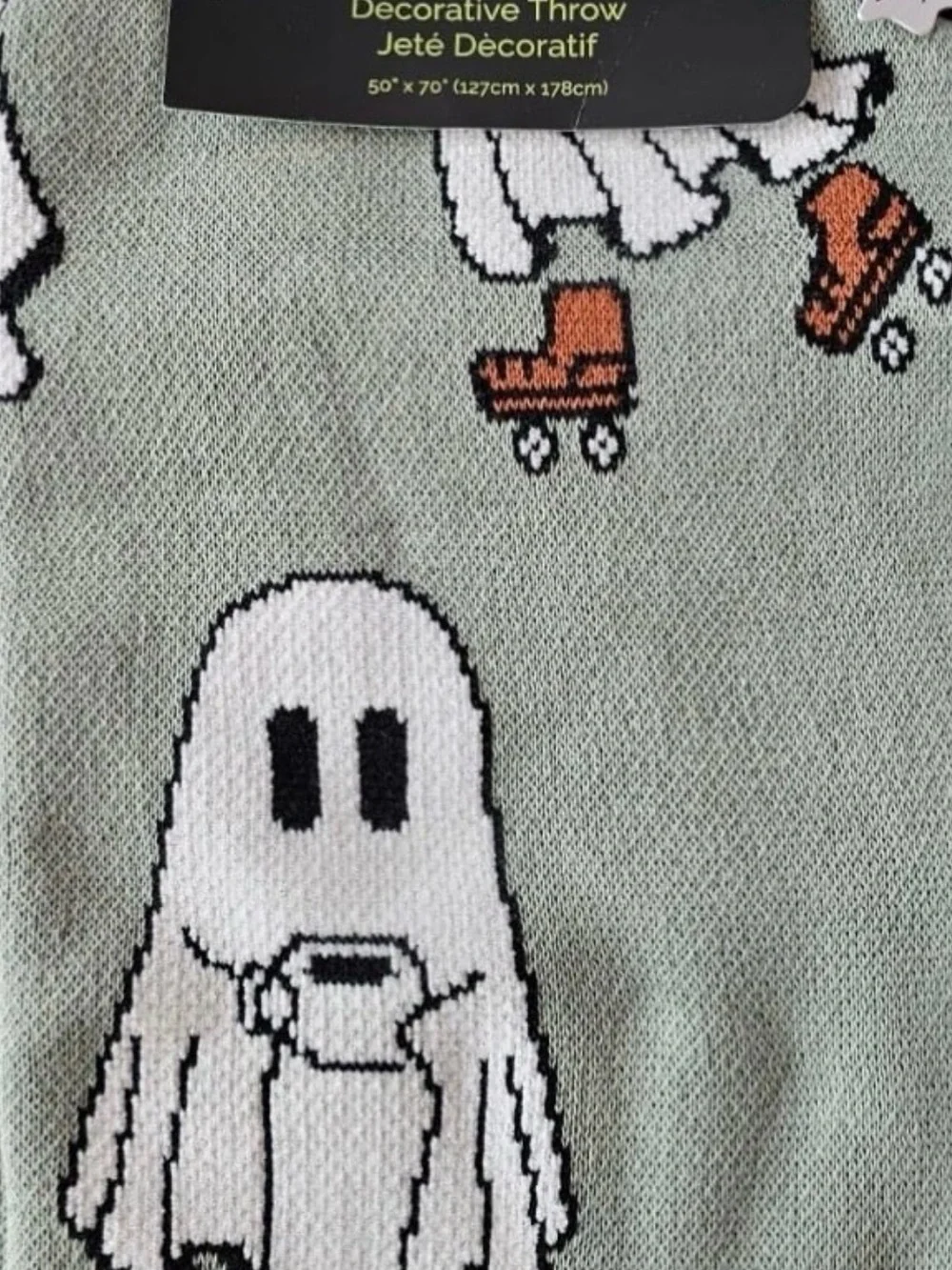 Goblin&ghoul Ghost Throw Blanket - Sage Green 50x70